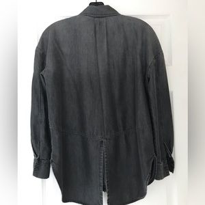 Loose fitting black blouse. Brand name: a.n.a hombre coloring.